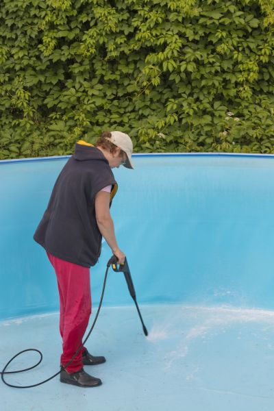 Pool Pressure Washing in Cape Coral